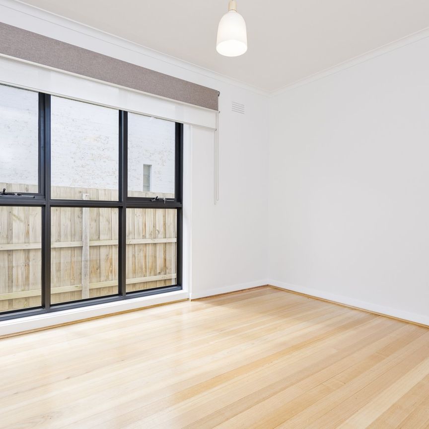 2/64 Holmes Road, Moonee Ponds - Photo 1