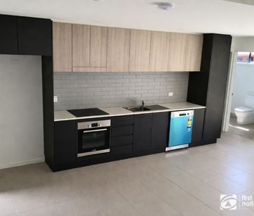 Modern living close to shops & beaches - Photo 5