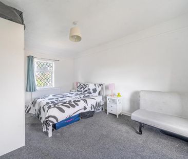 4 bedroom end of terrace house to rent - Photo 5