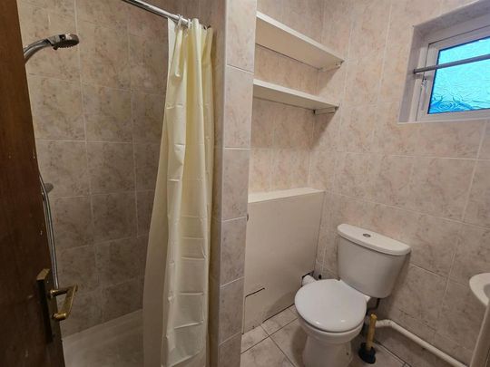 4 bedroom flat to rent - Photo 1