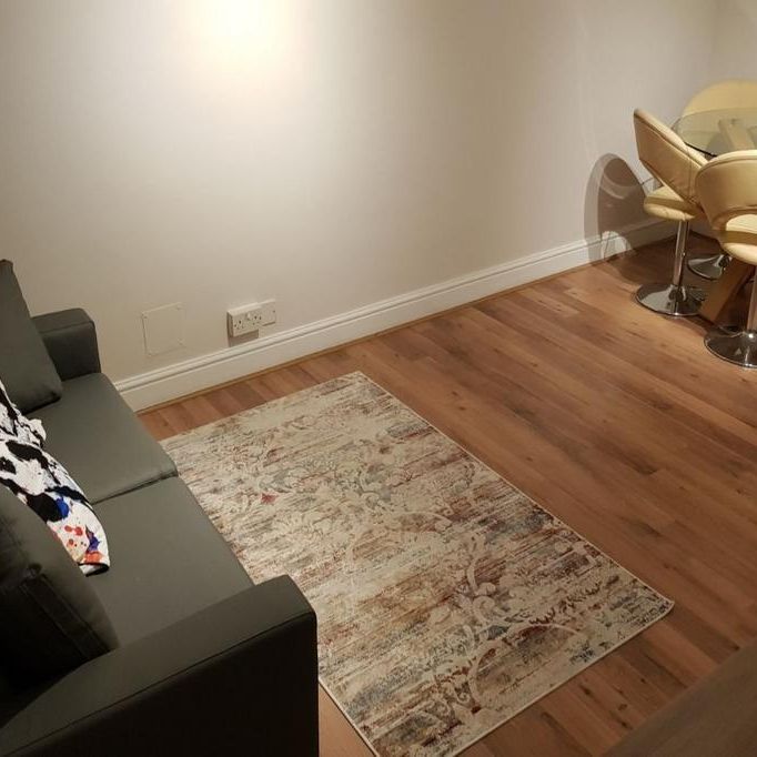 1 bedroom in a flat share to rent - Photo 1
