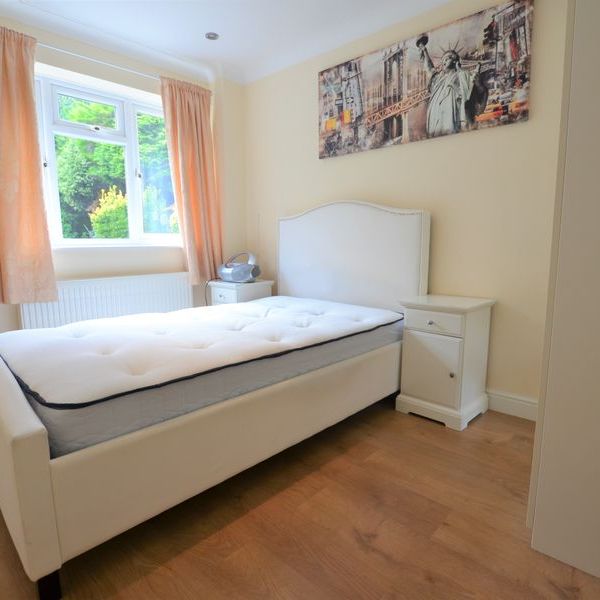 2 bedroom property to rent - Photo 1