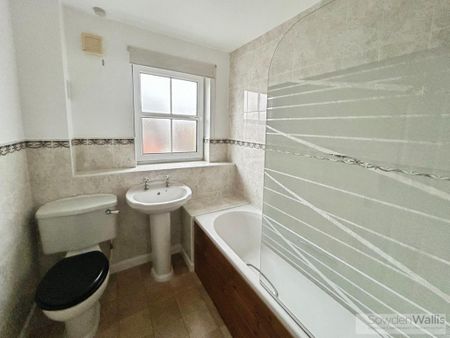 3 bedroom end of terrace house to rent - Photo 4