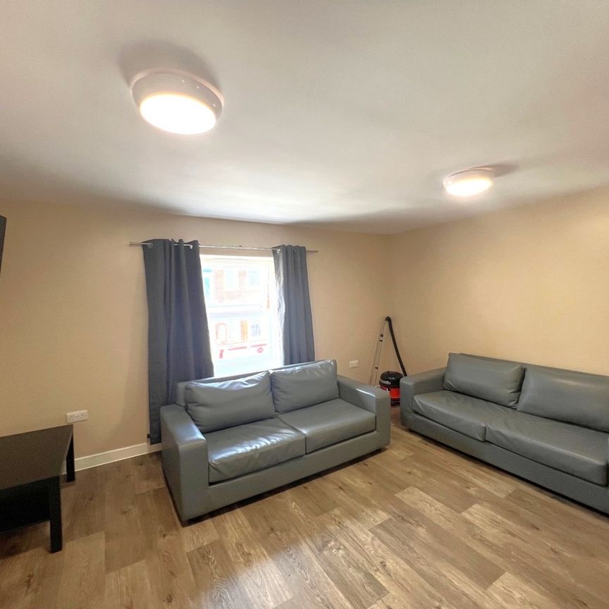 6 Bed Flat, Stokes Croft, BS1 - Photo 1