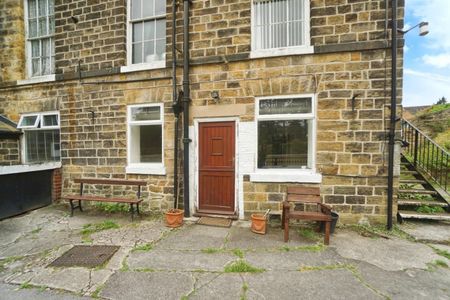 1 bedroom Flat To Let - Photo 2