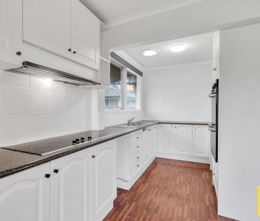 Spacious Family Home in Rockbank - Photo 6