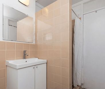 Cute one bed unit close to transport - Photo 5