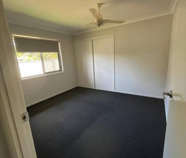 Fantastic 3 Bedroom, 2 Bathroom Property - Photo 3