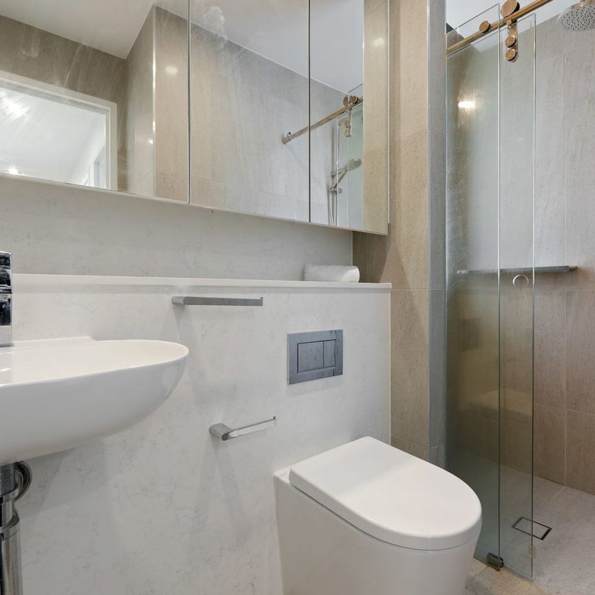 LEAFY NORTH-FACING RETREAT IN A BOUTIQUE BUILDING - Photo 1