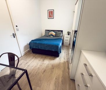 5 bedroom semi-detached house to rent - Photo 4