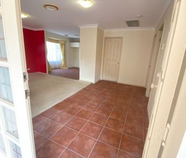 Spacious Unfurnished 3 Bedroom 3bathroom Villa Within Gated Community - Photo 1