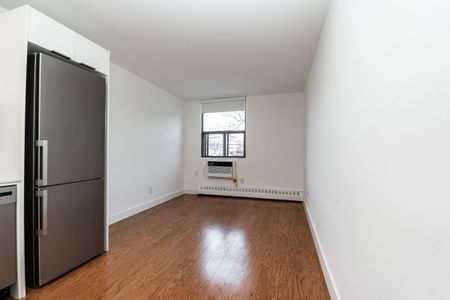 798 Richmond Street West - Photo 3
