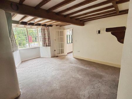 3 bedroom character property to rent - Photo 3