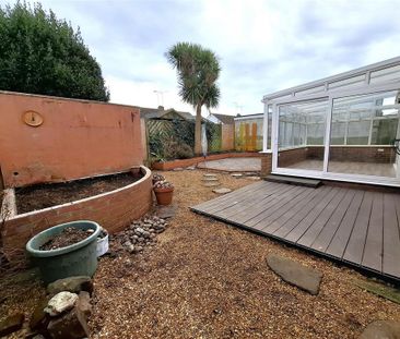 3 bedroom detached bungalow to rent - Photo 4