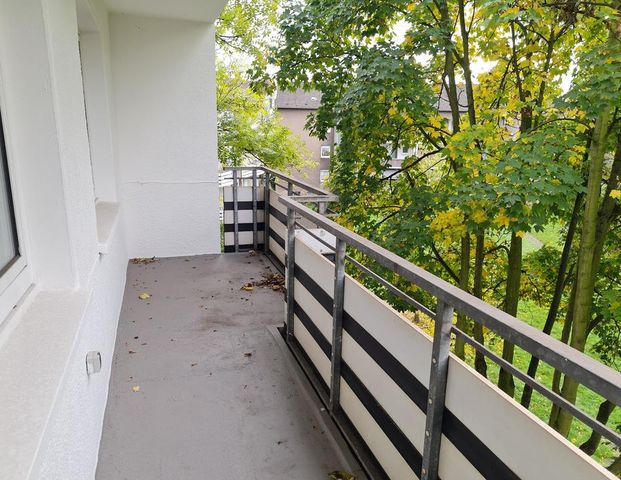 Renovierte 3-Zimmer-Wohnung mit Balkon zu vermieten! 1 Nettokaltmiete frei (2.Monat)* - Photo 1