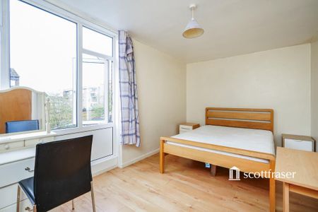 5 bedroom semi-detached house to rent - Photo 2