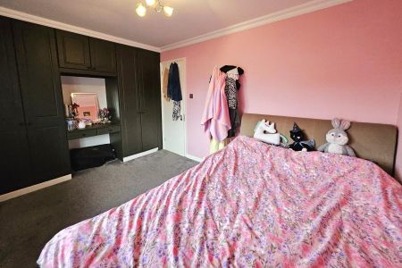 4 bedroom detached house to rent - Photo 5