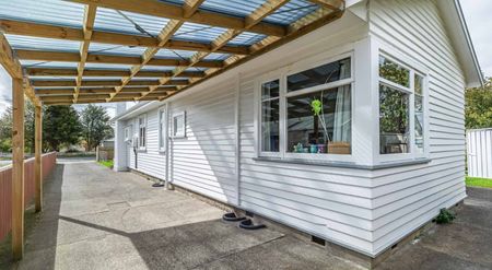 Character Cottage + Huge Garden - Photo 2