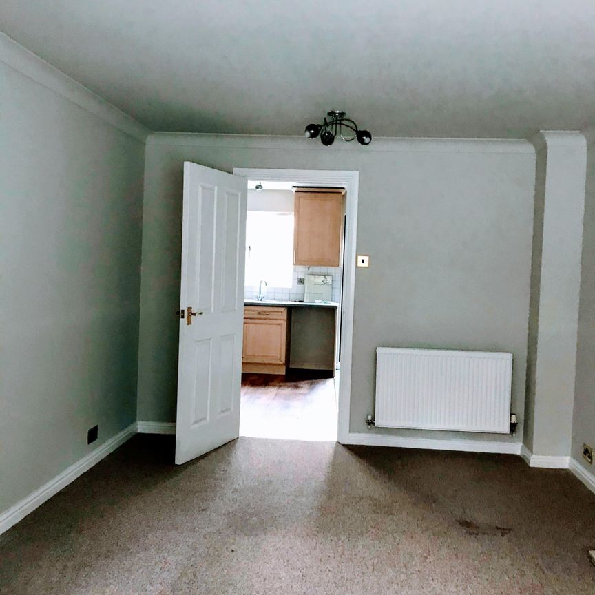 3 bed Semi-detached in Hopkins Way Wellesbourne, Wellesbourne, CV35 9UE - Photo 1