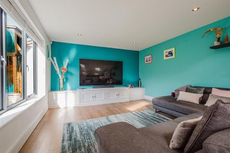 5 bedroom detached house to rent - Photo 2