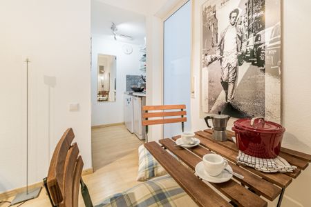 City-Residence: Westend: Großzügige schöne 2-Zimmer-Wohnung mit Wintergarten und Garten - Photo 2