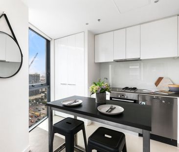 19TH FLOOR STUDIO APARTMENT - Photo 4