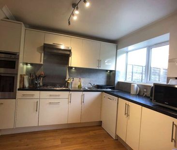 Fully-Furnished Co-Living Rooms Room 4 - Photo 6