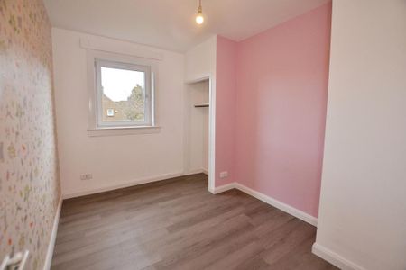3 bedroom flat to rent - Photo 3