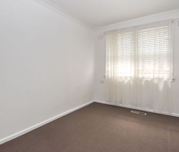 33 Lawson Crescent, Orange. - Photo 3