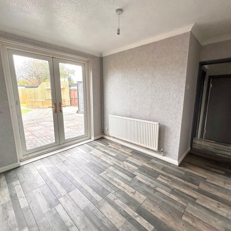 3 bedroom semi-detached house to rent - Photo 1