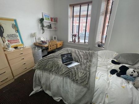 6 bedroom private hall to rent - Photo 3