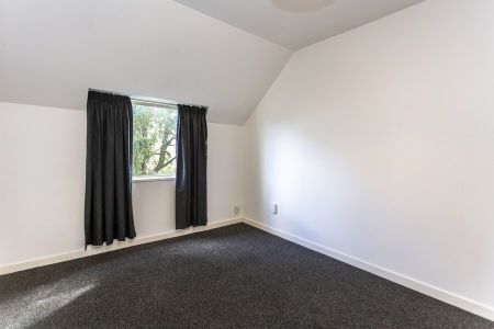 2-Bedroom Townhouse with Private Courtyard in Prime Christchurch Location! - Photo 3