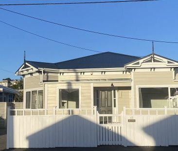 Perfect location, newly renovated, heart of Karori - Photo 1