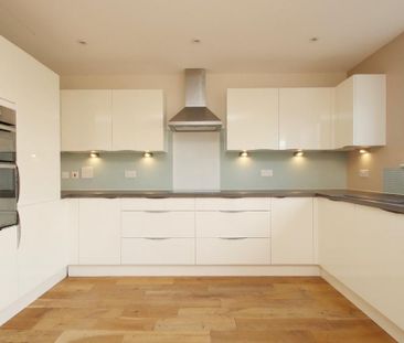 3 bedroom terraced house to rent - Photo 2