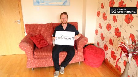 Nice room in 2-bedroom apartment in Castleknock, Dublin - Photo 2