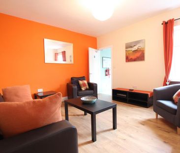 4 bedroom semi-detached house to rent - Photo 6