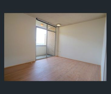 Renovated 1 Bedroom Unit - Photo 1