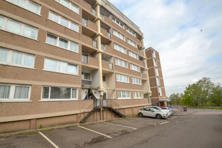 3 bed flat to rent in Hillpark Drive, Glasgow, G43 - Photo 2