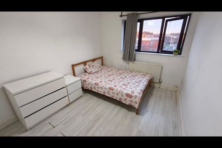 Room in a Shared House, Hilda Road, E16 - Photo 4