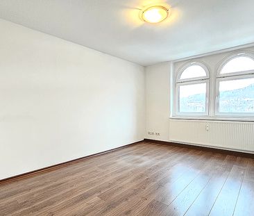 Neues Zuhause. Dachgeschosswohnung zum Einziehen und Wohlfühlen! - Photo 1