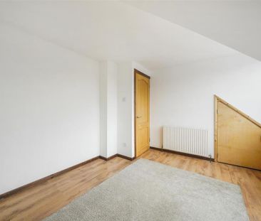 4 bedroom semi-detached house to rent - Photo 5