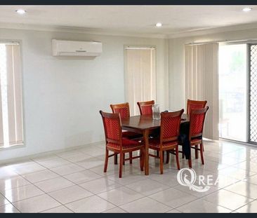 🏡Large 5 Bedroom Low-set Family Home in Forest Lake! - Photo 2