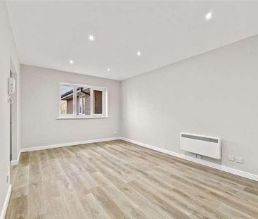 Woodland Grove, Epping, CM16 - Photo 3