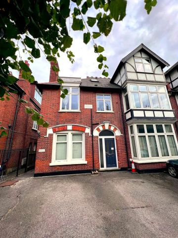 3 bedroom flat to rent - Photo 3