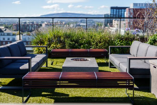 Water Facing Two bedroom apartment @ Opus, 6 Hanover Quay, Grand Canal Dock, Dublin 2. - Photo 1