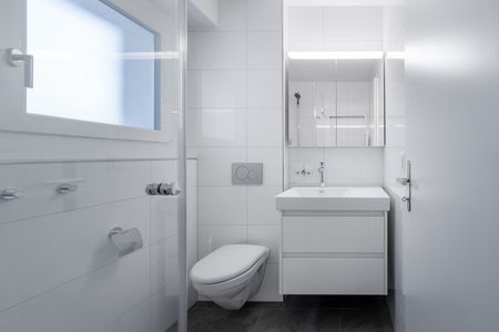 Rent a 4 ½ rooms apartment in Niederhasli - Photo 2