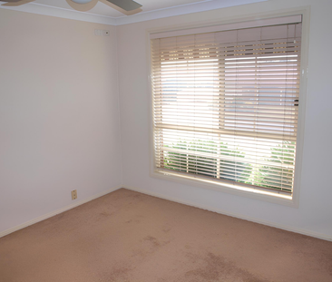 BEAUTIFULLY PRESENTED FAMILY HOME! - Photo 4