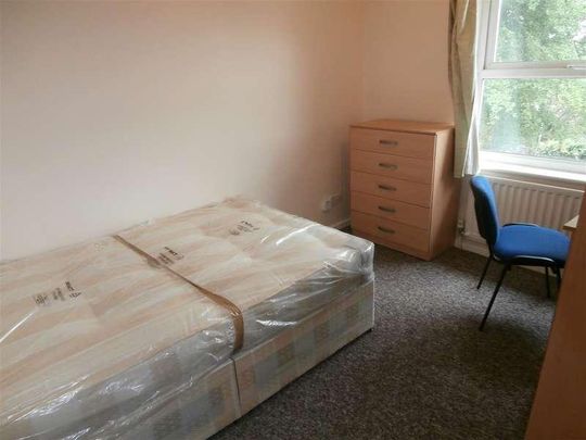 St Martins Close, Winchester, SO23 - Photo 1