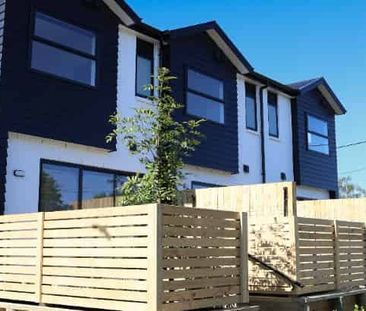 Brand New Home in a Quiet Chartwell Street - Photo 4