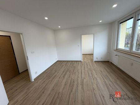Pronájem bytu 2+1 43 m² - Fotografie 3